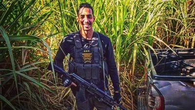 أول صورة للضابط المصاب في تبادل إطلاق النار مع مرتكب مجزرة قنا