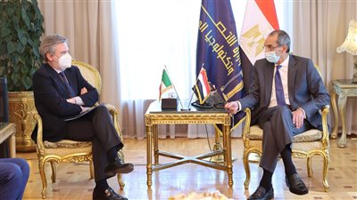 طلعت يبحث مع سفير إيطاليا التعاون في مجال الاتصالات وتكنولوجيا المعلومات 