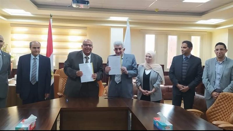 جامعة القاهرة توقع