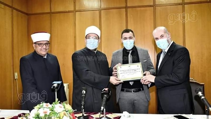 وزير الأوقاف يكرم