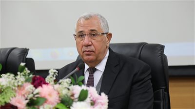 وزير الزراعة يعقد اجتماعات عاجلة مع قيادات مراكز البحوث لوضع خطط رفع إنتاجية المحاصيل