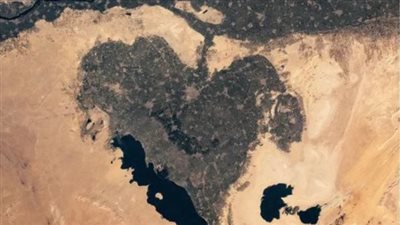 رواد فضاء ناسا يبرزون واحة قديمة على شكل قلب في مصر