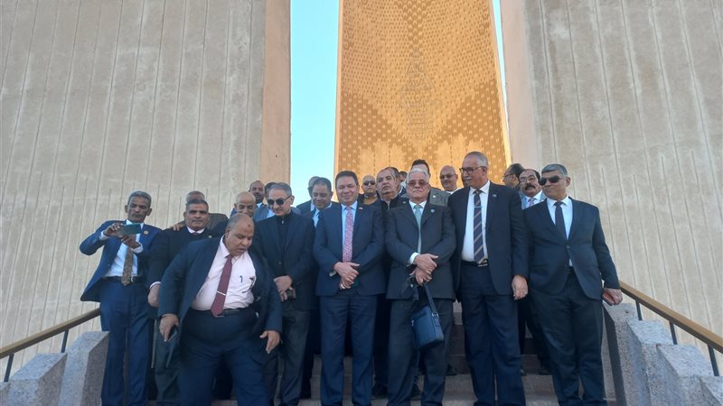 وفد برلمانى يزور
