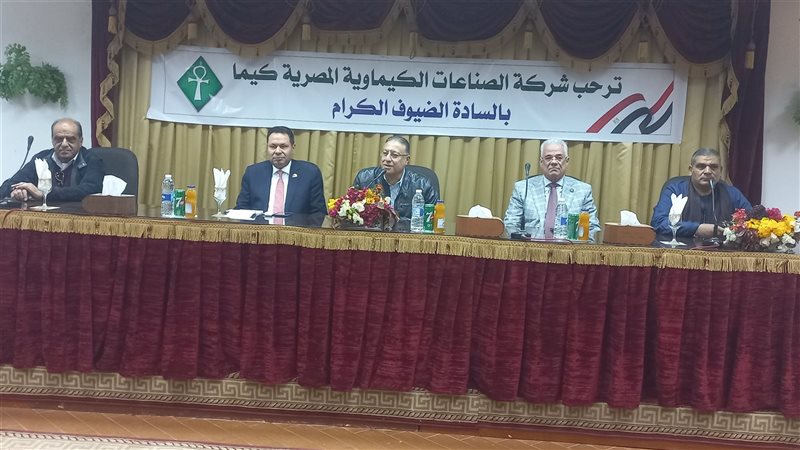 وفد برلمانى يزور