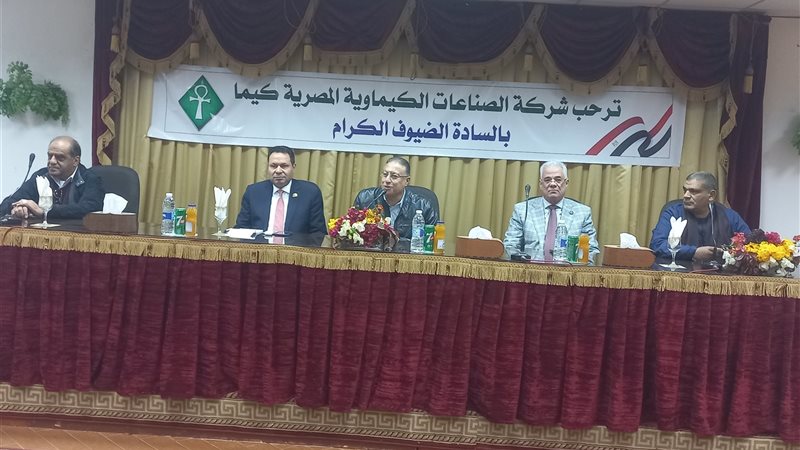 وفد برلمانى يزور