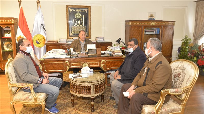 اجتماع محافظ أسيوط