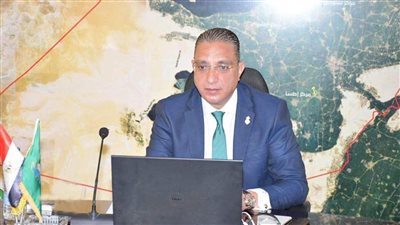 محافظ الفيوم يناقش استغلال أراضي المحميات لإقامة مشروعات سياحية
