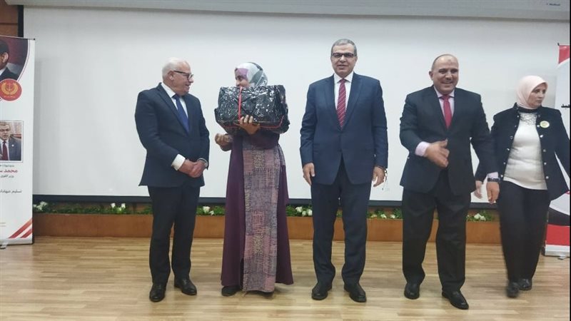 وزير القوي العاملة