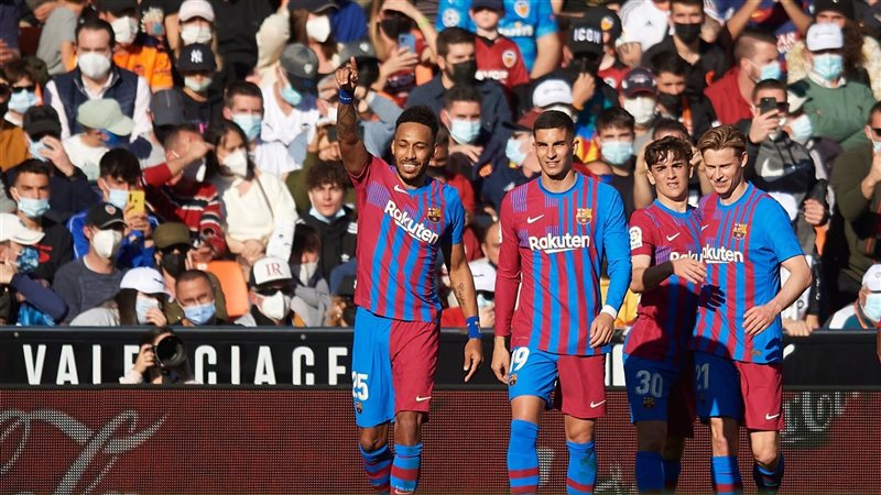 لاعبي برشلونة