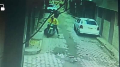 لص يسحل فتاة فى الشارع أثناء محاولة خطف هاتفها بالمعصرة | فيديو
