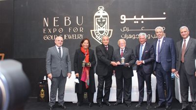 وزير التموين يكرم عددا من رواد صناعة الذهب والمجوهرات في مصر