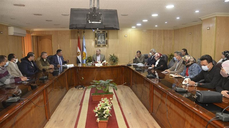 اجتماع محافظ أسيوط