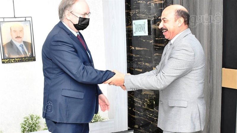 محافظ أسوان وسفير