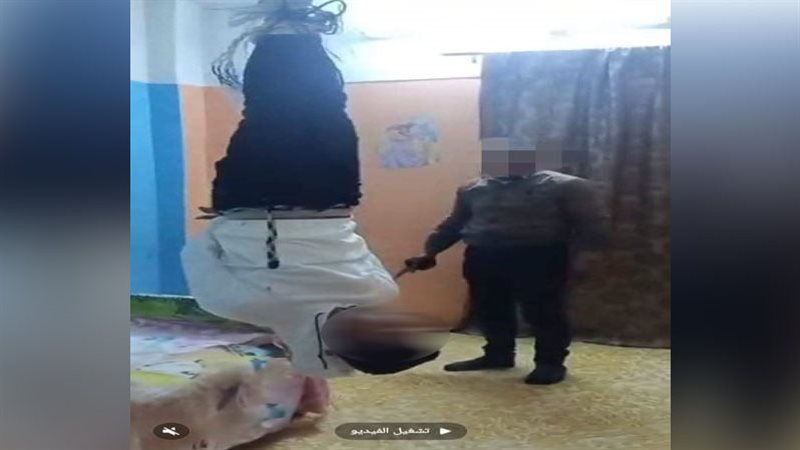 أب يعذب نجله بسبب