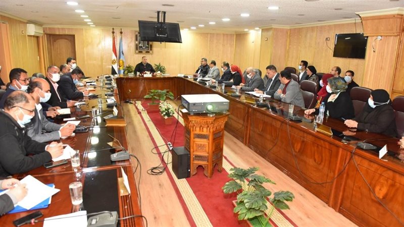 اجتماع محافظ أسيوط