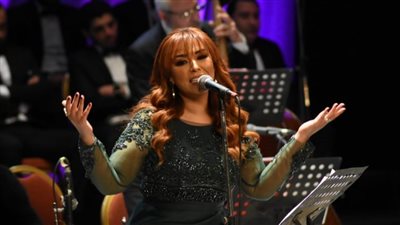 مروة ناجي تتألق بأغاني الزمن الجميل بأوبرا الإسكندرية | فيديو