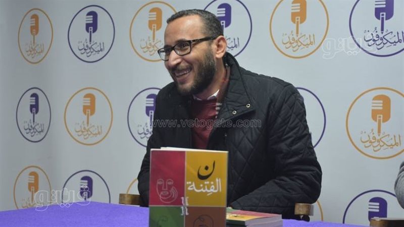 الكاتب والقاص محمود