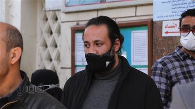 علامات الحزن تظهر على أسرة وأصدقاء جالا فهمي خلال جنازتها | صور 