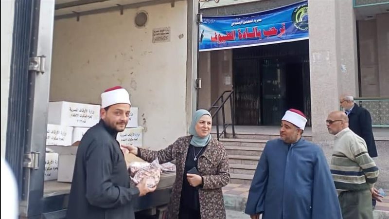 جانب من تسليم الدفعة