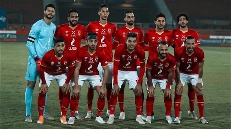 فريق الكرة بالنادي