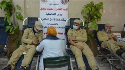 أمن القاهرة تنظم حملة للتبرع بالدم لإنقاذ حياة المرضى والمصابين | صور