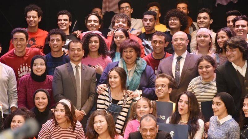وزيرة الثقافة وسط
