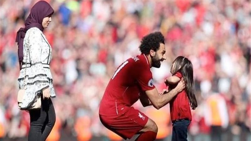 محمد صلاح مع ابنته