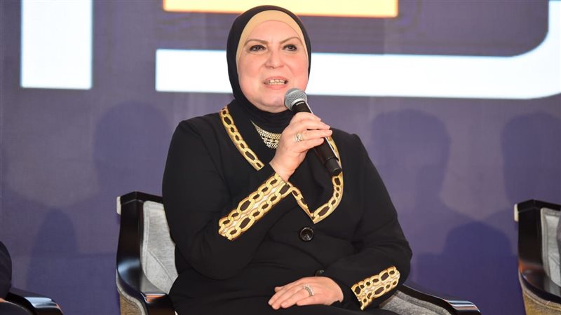 وزيرة التجارة والصناعة