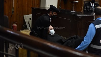 لأول مرة.. ظهور كريم الهواري بدون إخفاء وجهه في ثالث جلسات قضية حادث زايد | صور 
