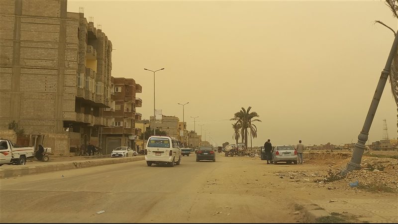 عاصفة ترابية تضرب