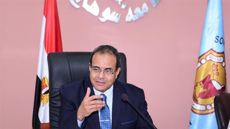 الدكتور مصطفي عبد