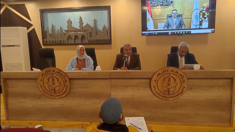 لقاء موسع لقادة جامعة