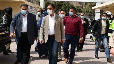 محافظ الفيوم يتابع حملة طرق الأبواب للتطعيم ضد كورونا