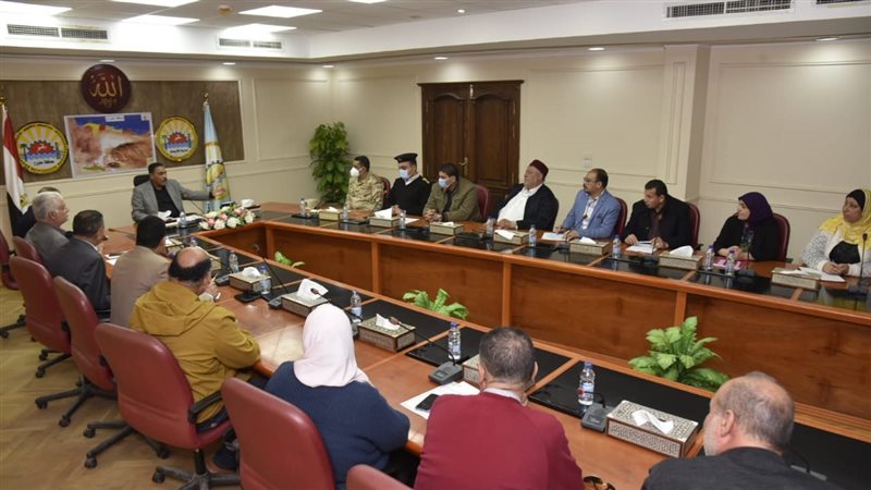 محافظ مطروح يبحث