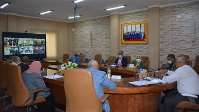محافظ الوادي الجديد يعقد اجتماعا استعدادا لشهر رمضان