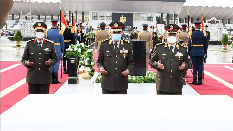 السيسي ينيب وزير