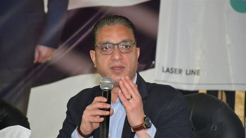 محافظ الفيوم اثناء