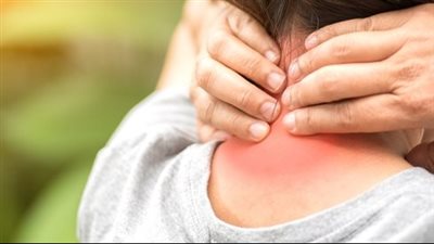 5 أعراض إذا تواجدت فأنتِ تعانين من ديسك الرقبة لا محالة