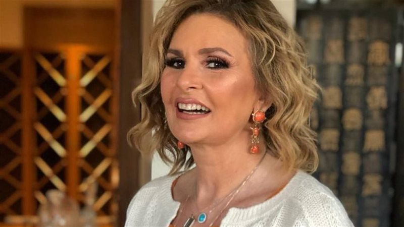 الفنانة يسرا 