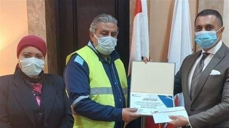 مطار القاهرة يكرم