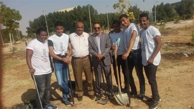 طلاب قنا مع جهاز