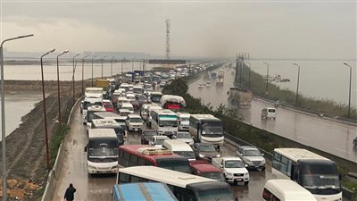 3 حوادث تصادم بالصحراوي تعطل المرور بسبب سوء الطقس بالإسكندرية | صور 