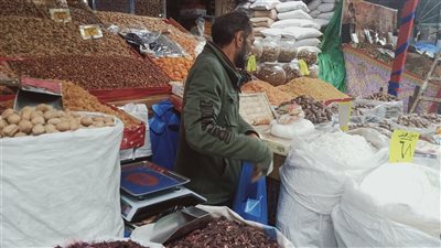 الزبيب بـ68 جنيها والبلح بـ20 وقمر الدين بـ45.. أسعار ياميش رمضان بالإسكندرية | فيديو