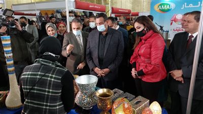 محافظ البحيرة يفتتح معرض 