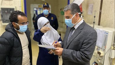 مدير الطب العلاجي يزور مستشفى مطروح العام لمتابعة انتظام الخدمات الطبية | صور 