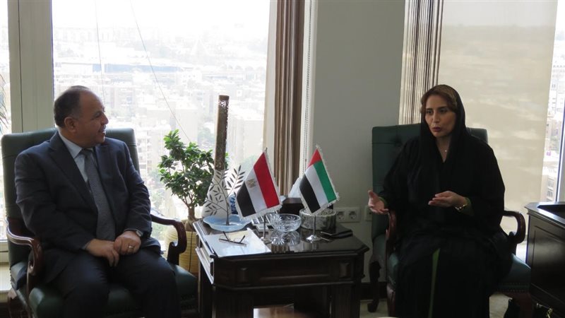 وزير المالية مع سفيرة