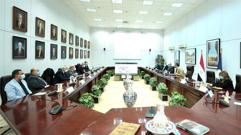 اجتماع وزير السياحة