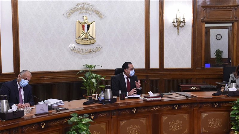 رئيس الوزراء ومحافظ