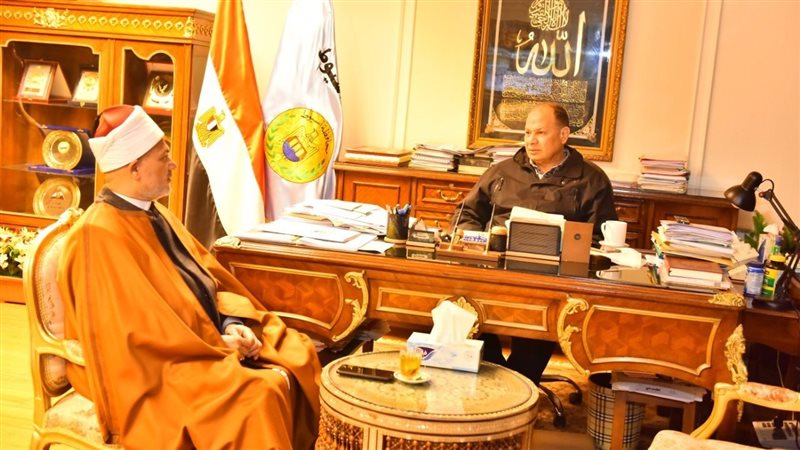 اجتماع محافظ أسيوط