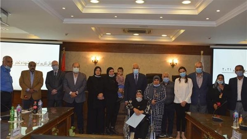 محافظ الجيزة يكرم